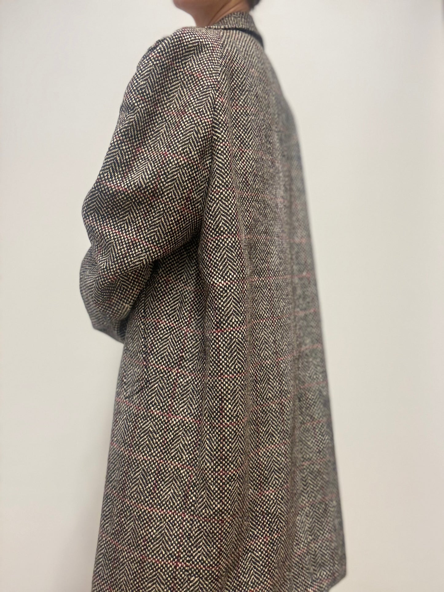 Vintage jas met zwarte en rode ruiten.