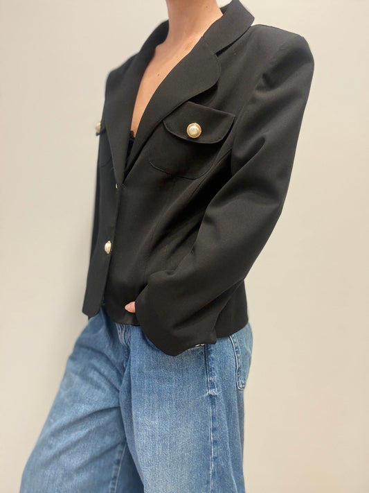 Zwarte blazer met parel knopen