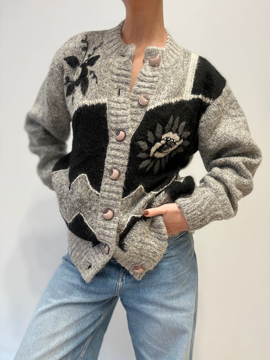 Jan Eva Gebreid Vest met Bloemenmotief – Grijs/Zwart