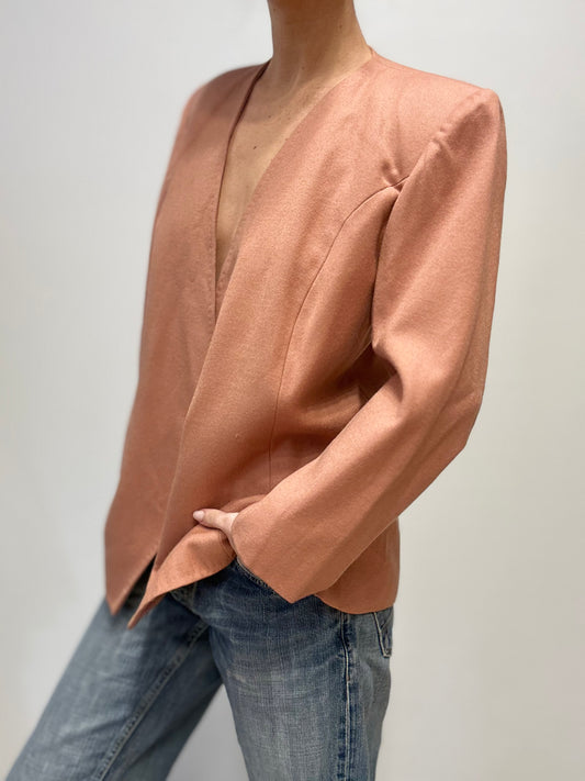 Zalmkleurige blazer met diepe V-hals