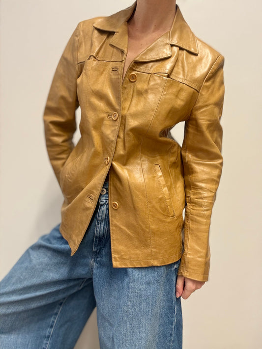 Cognac leren jas met klassieke knoopsluiting