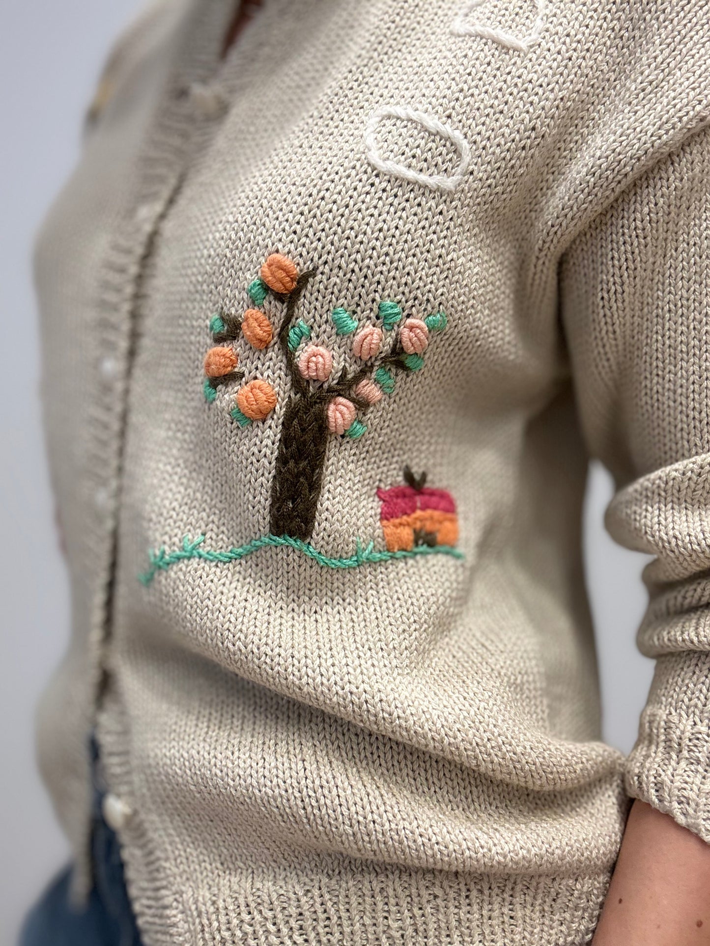 Vintage Gebreid Vest met Handgeborduurde Details