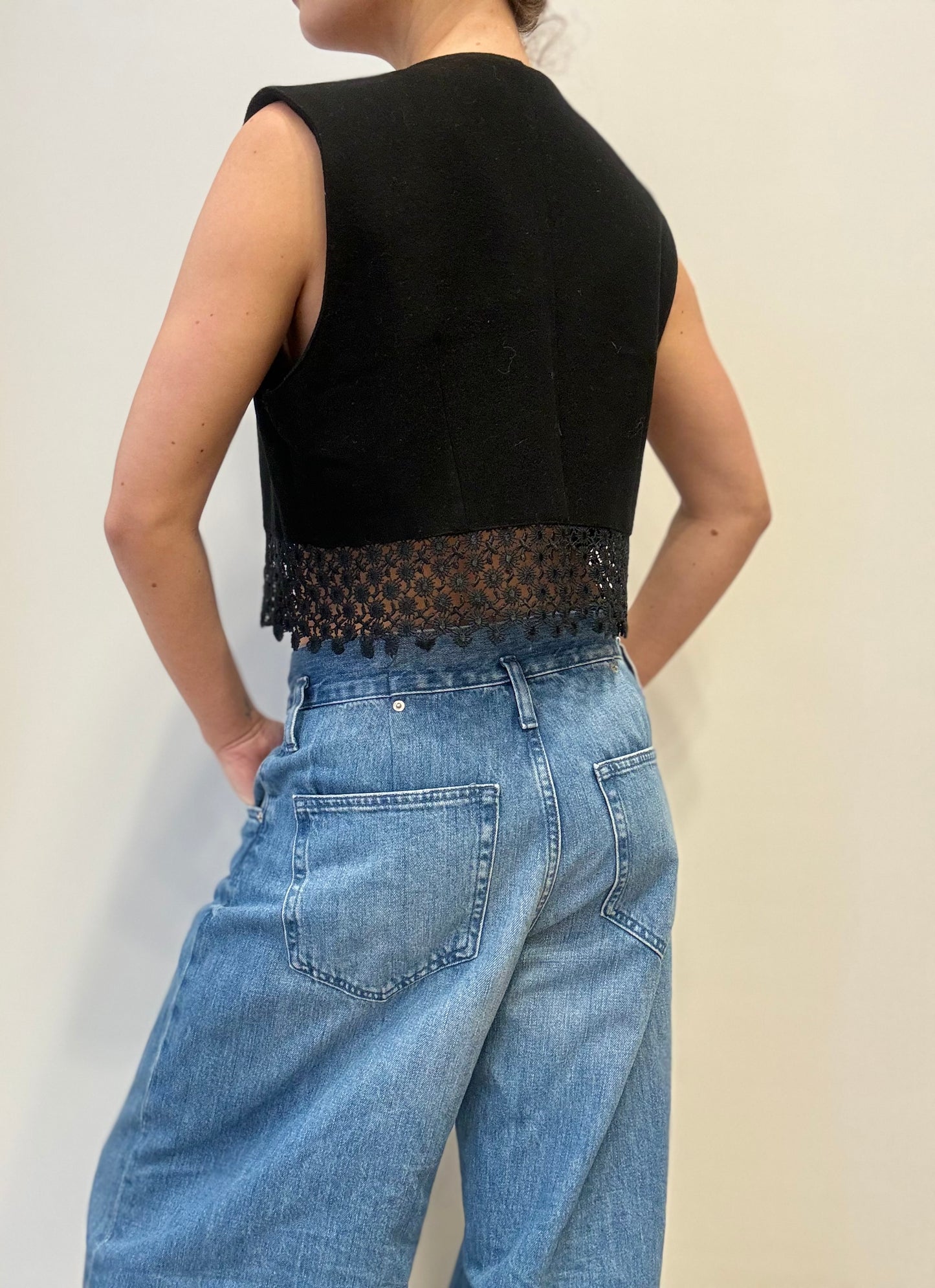 CM Giemme Zwarte Gilet met Kant en Strassknopen