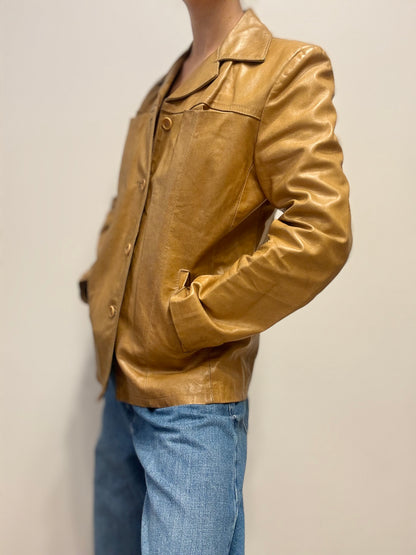 Cognac leren jas met klassieke knoopsluiting