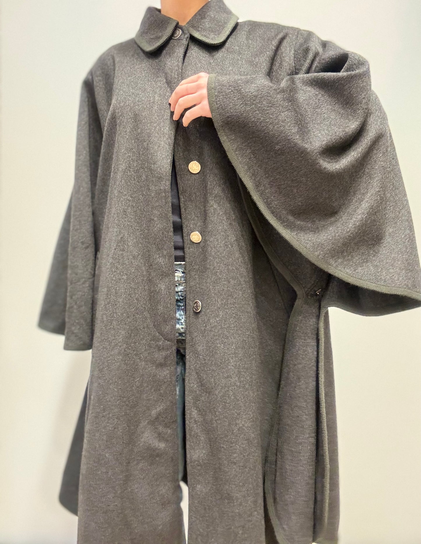 Grijze oversized mantel met vlinder mouw