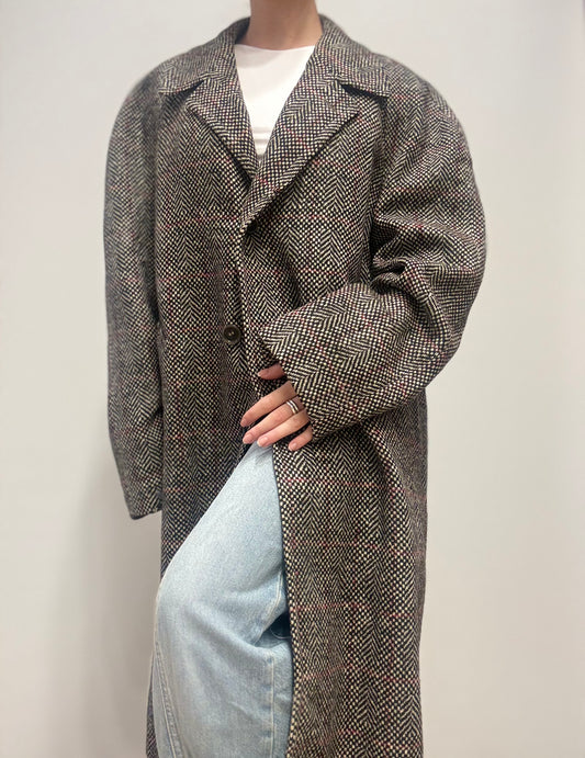 Vintage jas met zwarte en rode ruiten.