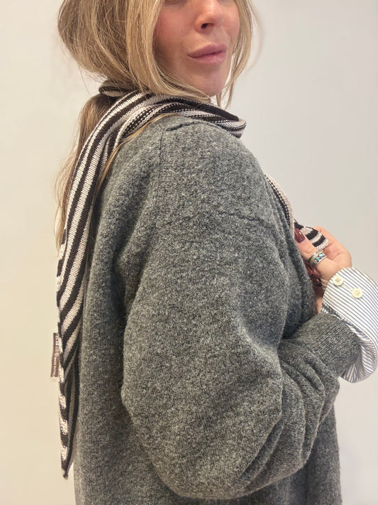 Wollen sjaal met donkerbruine streepjes