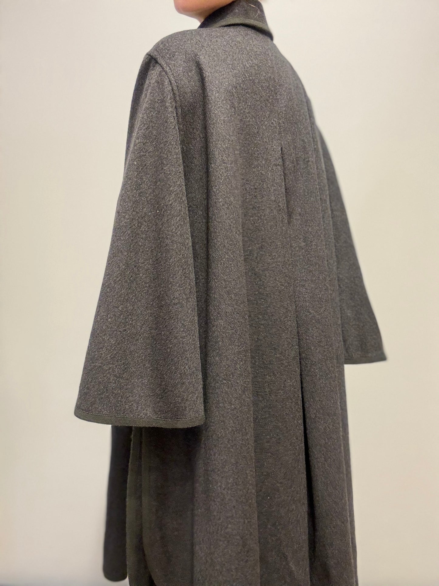 Grijze oversized mantel met vlinder mouw