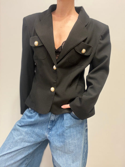 Zwarte blazer met parel knopen