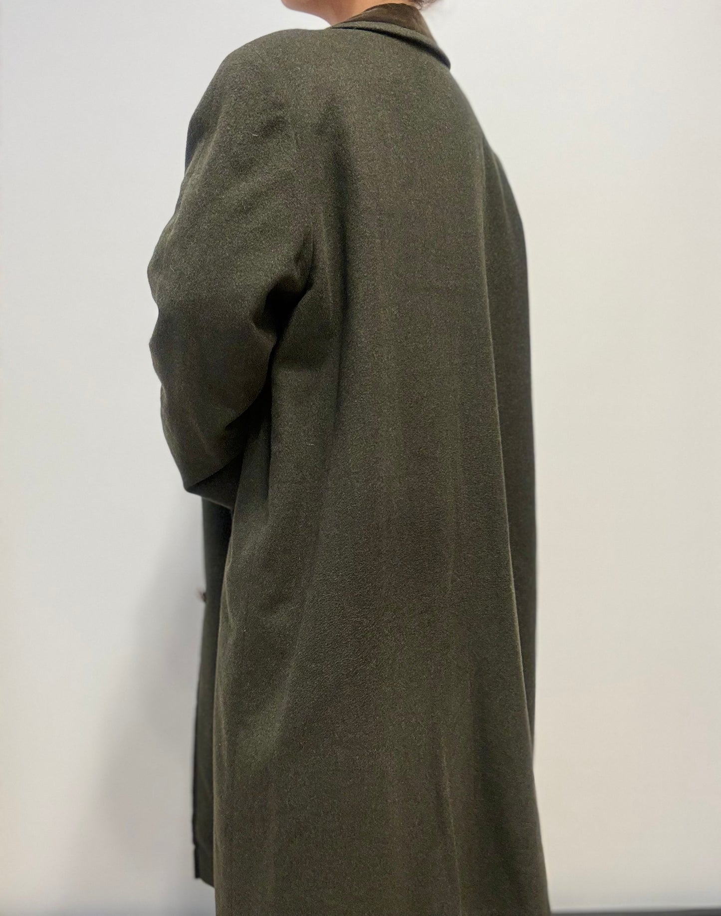 Lange wollen jas met fluwelen kraag – donkergroen