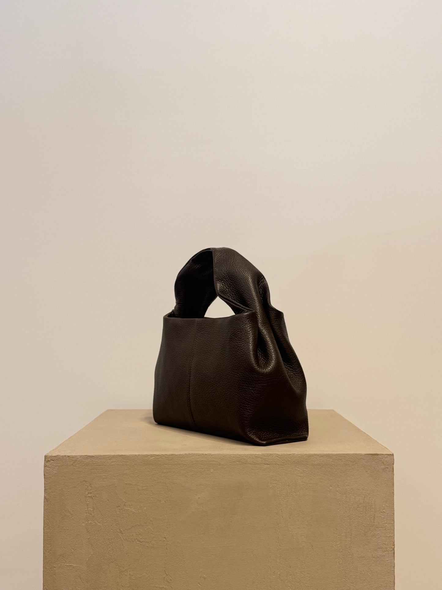 Yenvi classic grain brown leather bag