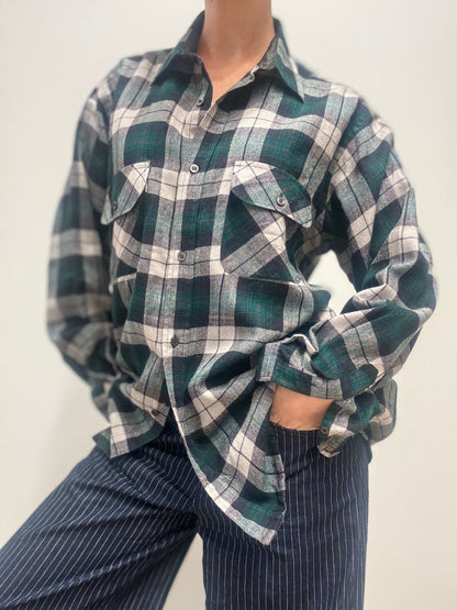 Oversized geruite flanellen blouse – donkergroen & crème