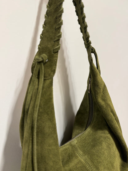 The AVEA tas suede mosgroen