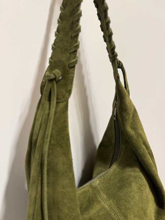 The AVEA tas suede mosgroen
