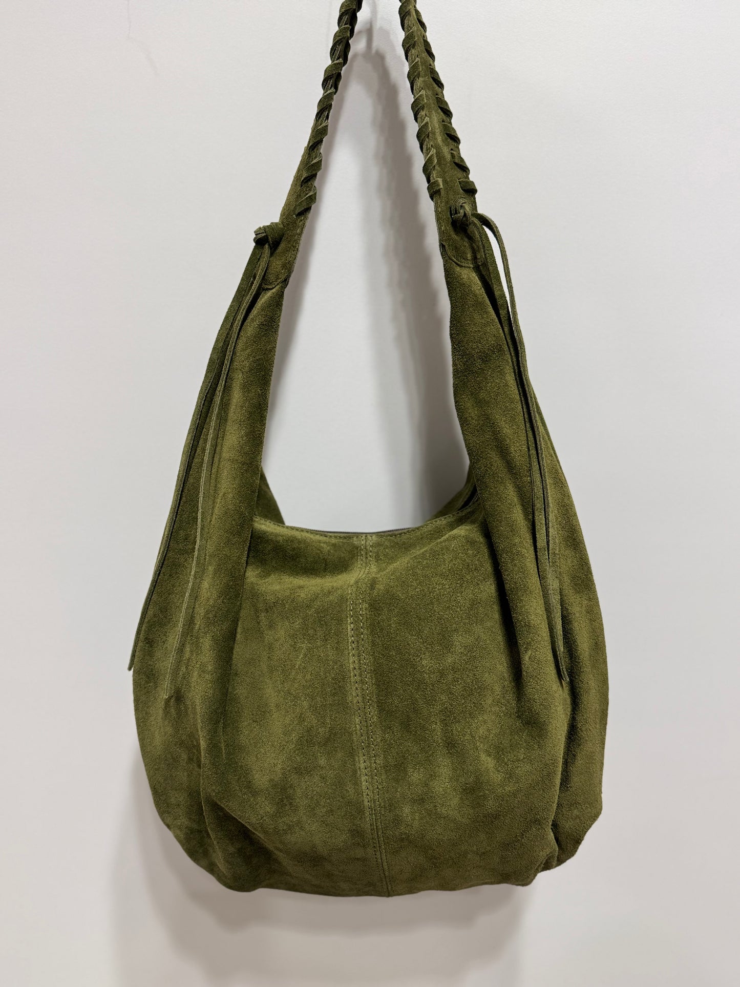 The AVEA tas suede mosgroen