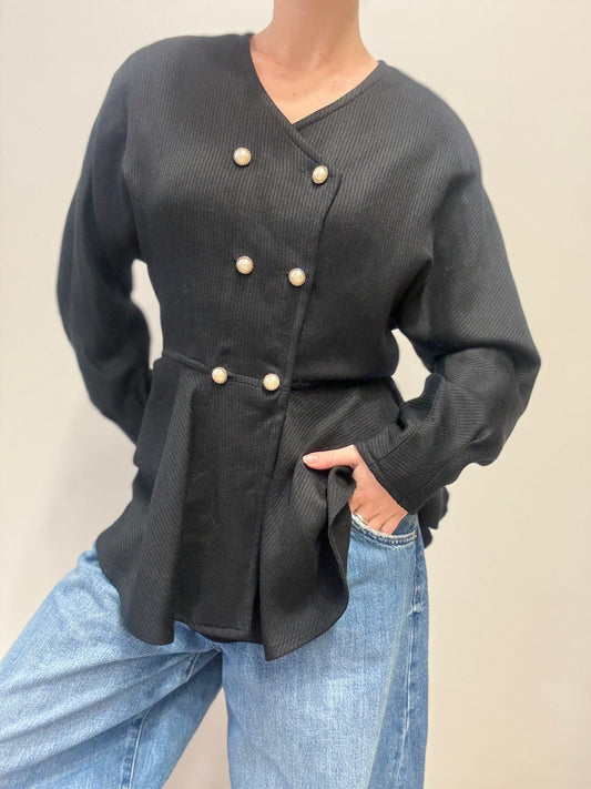 Blazer black ruffle met parelknopen
