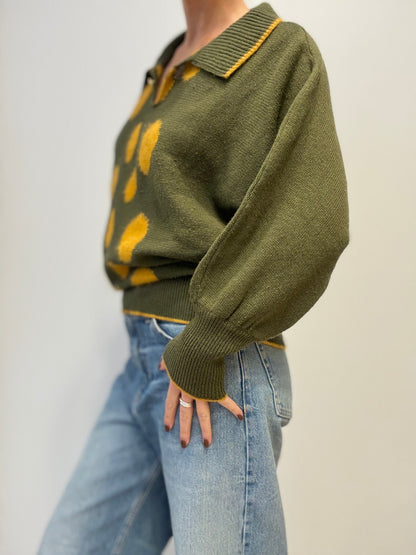 Vintage Groene Trui met Gele Accenten en Knoopdetail aan de Hals