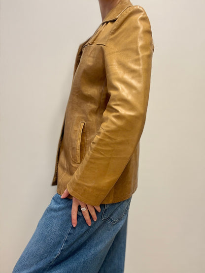 Cognac leren jas met klassieke knoopsluiting