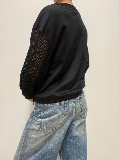 Zwarte sweater met crochet mouwen