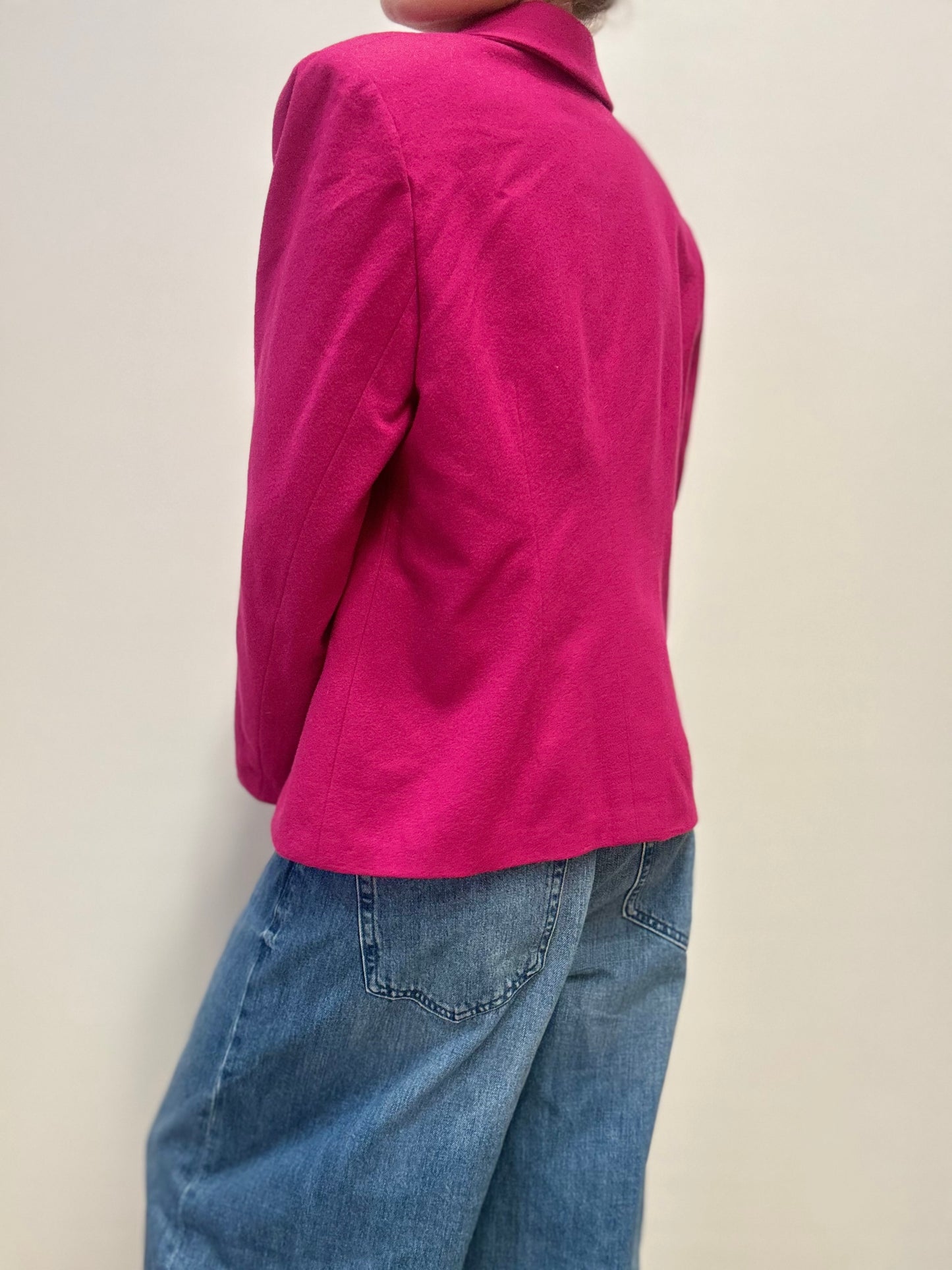 Roze blazer met detail knoop