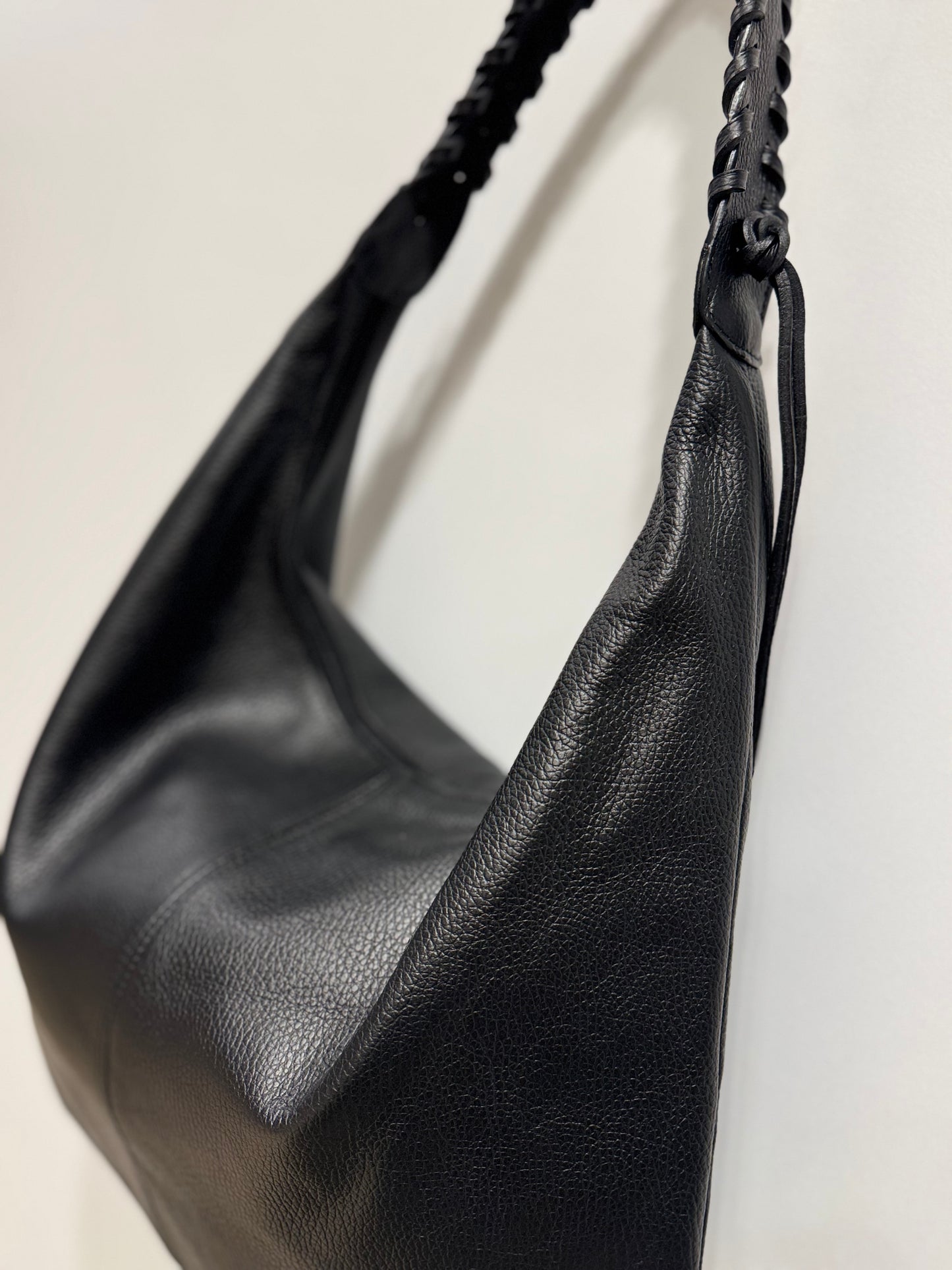 The AVEA tas leer zwart