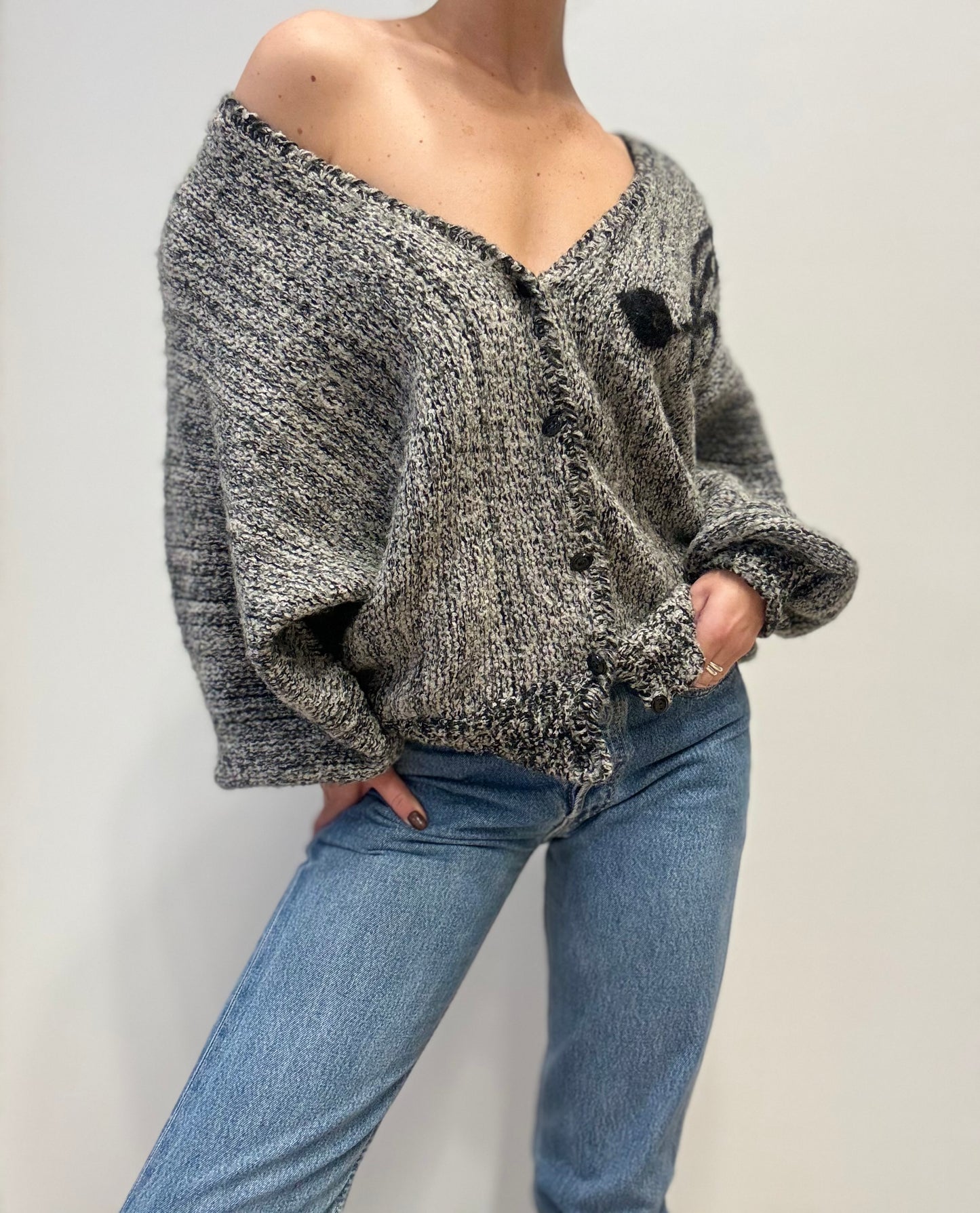 Vintage Grijs-Zwart Handgebreid Vest met Knoopdetail