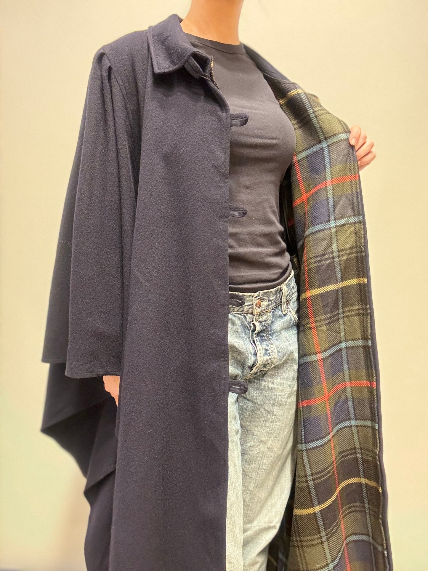 Donkerblauwe oversized mantel met ruitvoering