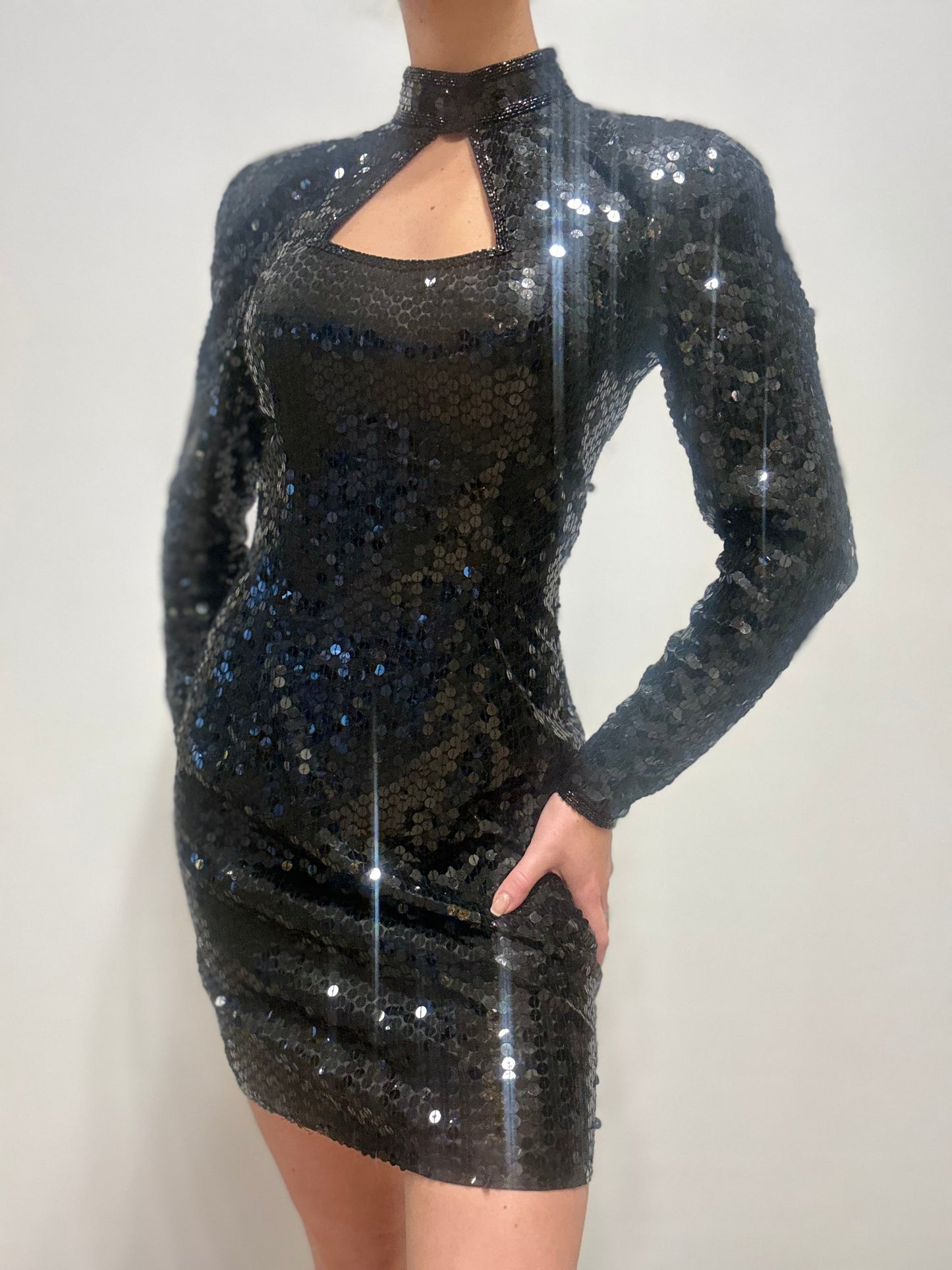 Zwarte pailletten open mini jurk
