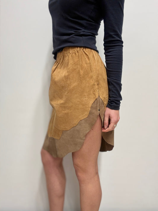 Suède rok met gelaagde afwerking