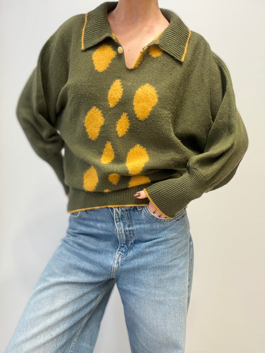 Vintage Groene Trui met Gele Accenten en Knoopdetail aan de Hals