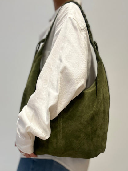 The AVEA tas suede mosgroen