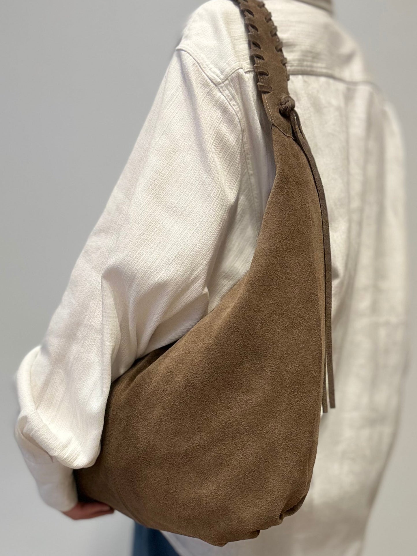 The AVEA tas suede taupe